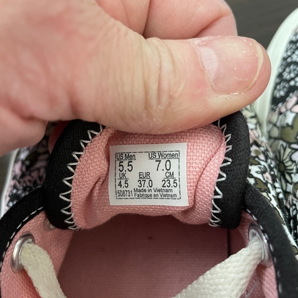 ❣️SOLD❣️Woman’s  Patchwork Floral VANS - Picture 4 of 5